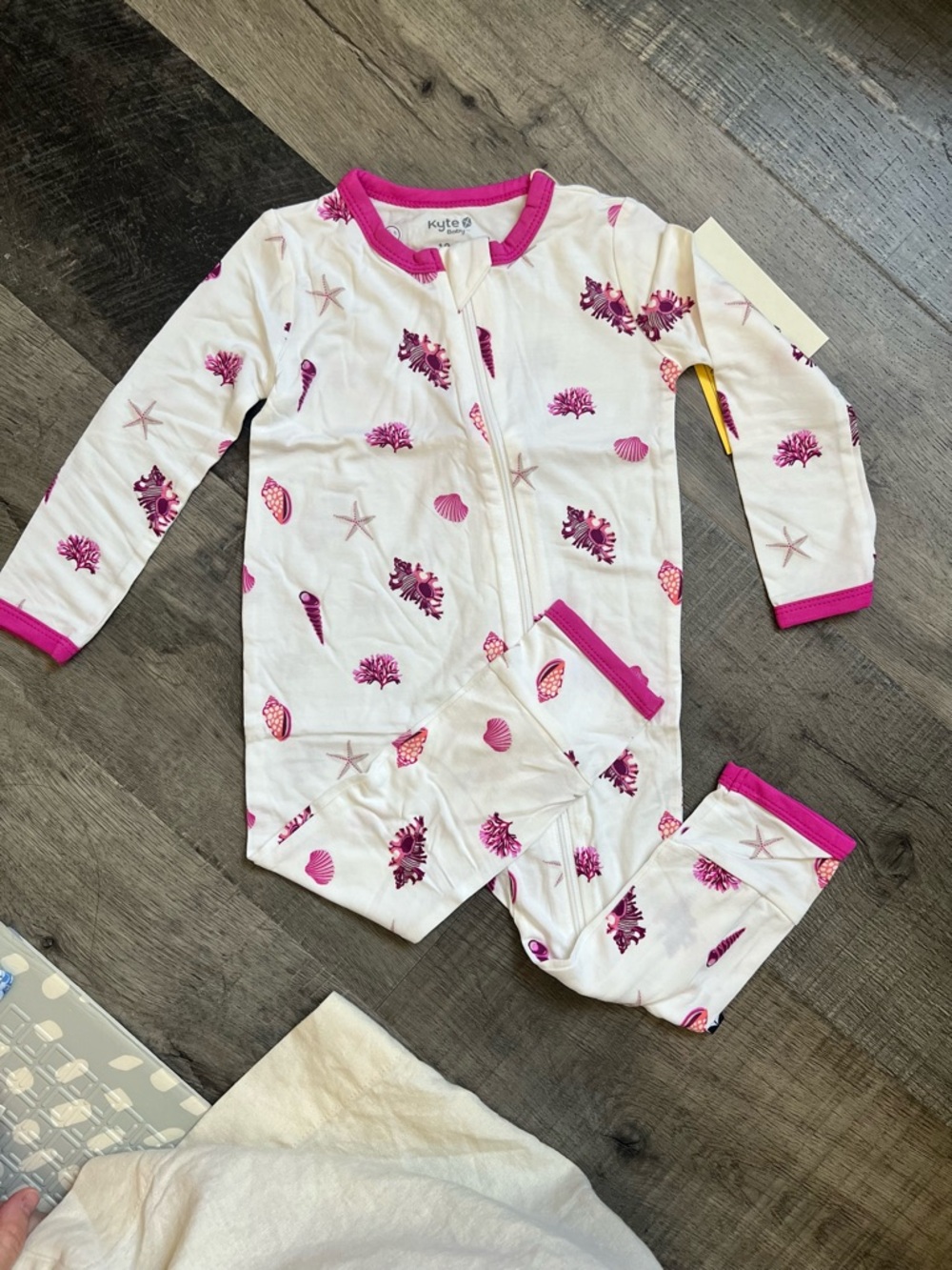 Kyte Baby Pink & White Shell Print Footed Zipper Romper